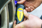Manometru digital pentru presiunea anvelopelor STANLEY Automotive, interval 0-6,2 bar