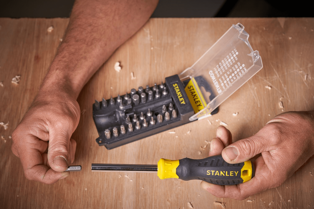Șurubelniță STANLEY MULTIBIT cu 34 de piese și set de biți