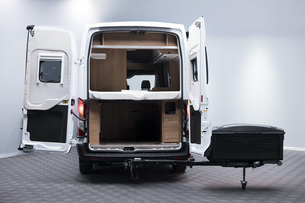 Cutie de remorcare Camper Alpha neagră cu LED (lungă) - cutie de bagaje montată pe bara de remorcare