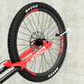 Roda - suport de bicicletă montat pe perete pentru roată