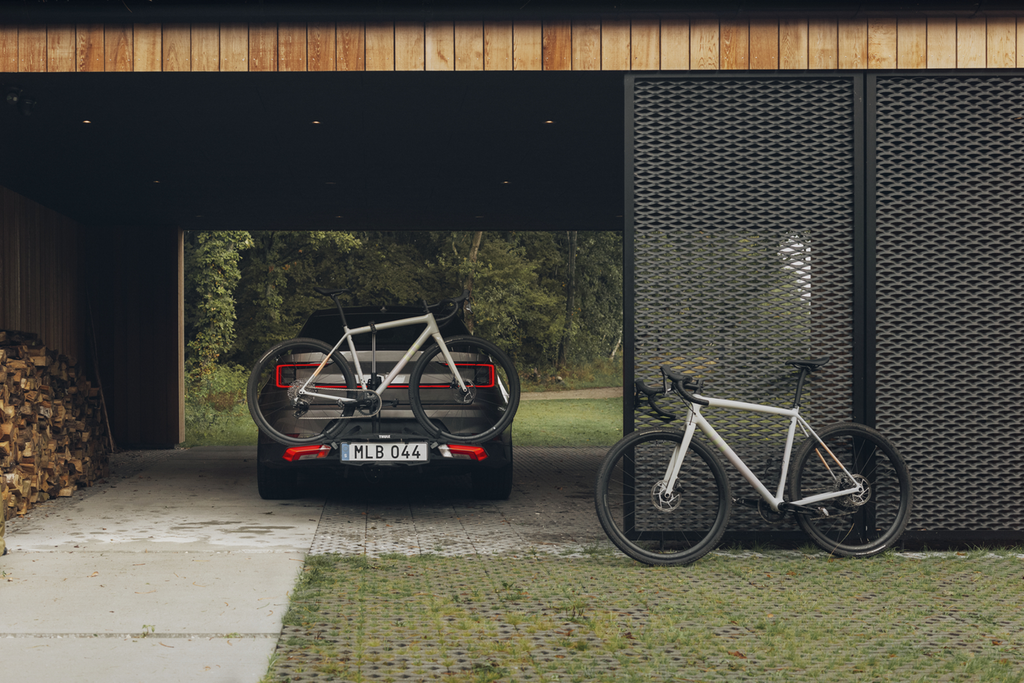 Thule Epos - suport pliabil pentru 3 biciclete pe bara de remorcare (979100)