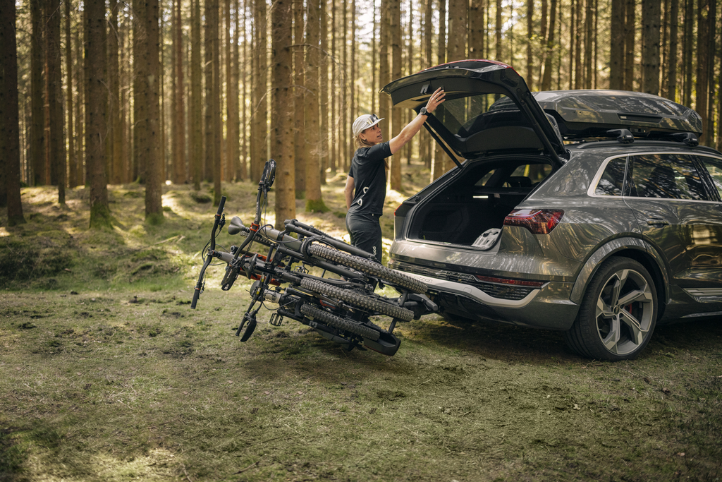 Thule EasyFold 3 - suport de biciclete pliabil pentru cârligul de remorcare, pentru 3 biciclete (945100)