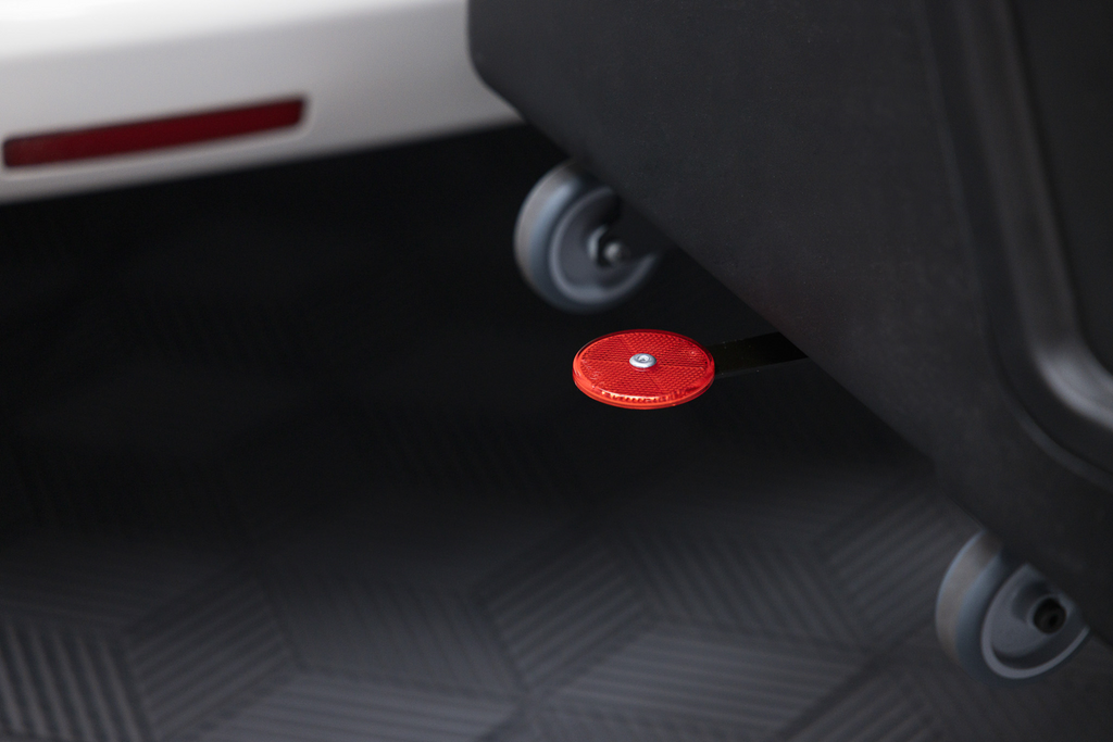 Cutie de remorcare Camper Alpha cu LED negru (scurt) - cutie de bagaje montată pe bara de remorcare