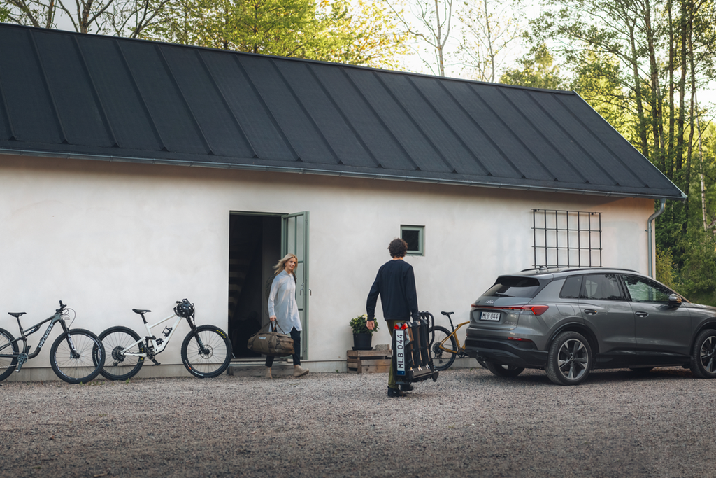 Thule EasyFold 3 - suport de biciclete pliabil pentru cârligul de remorcare, pentru 3 biciclete (945100)