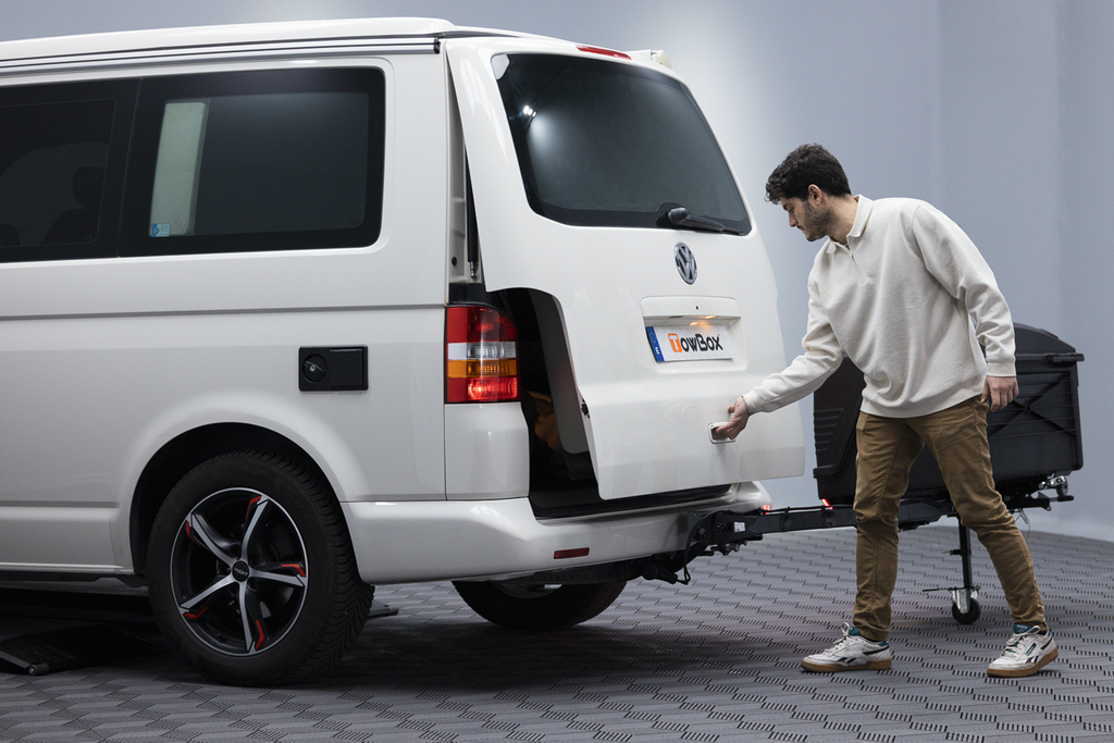 Cutie de remorcare Camper Alpha cu LED negru (scurt) - cutie de bagaje montată pe bara de remorcare