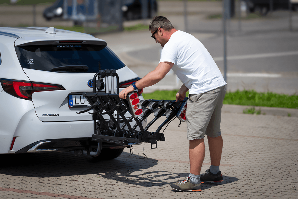 Inter Pack Quattro Fold - suport pentru biciclete montat pe bara de remorcare pentru 4 biciclete