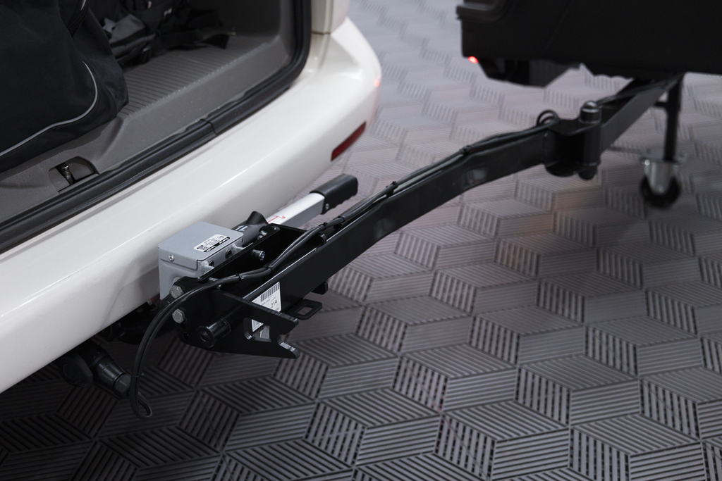 Cutie de remorcare Camper Alpha cu LED negru (scurt) - cutie de bagaje montată pe bara de remorcare