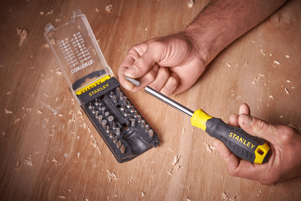 Șurubelniță STANLEY MULTIBIT cu 34 de piese și set de biți