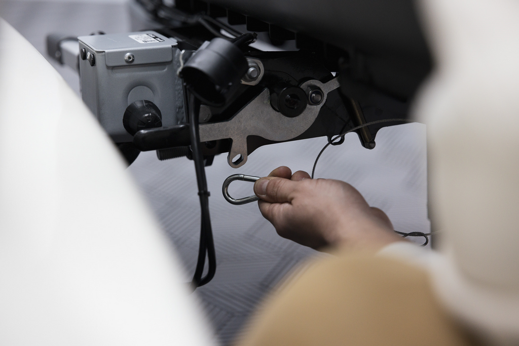 Cutie de remorcare Camper Alpha cu LED negru (scurt) - cutie de bagaje montată pe bara de remorcare